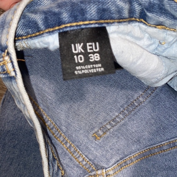 Pretty Little Thing Loose Jeans with slits - Picture 5 of 5